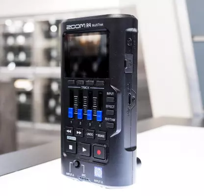 Zoom - R4 MultiTrak Recorder with Stereo Bouncing
